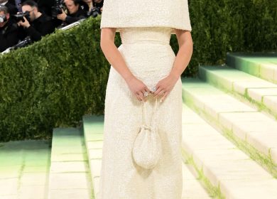 Laufey's Met Gala Waves Were Totally Timeless—See the Photos