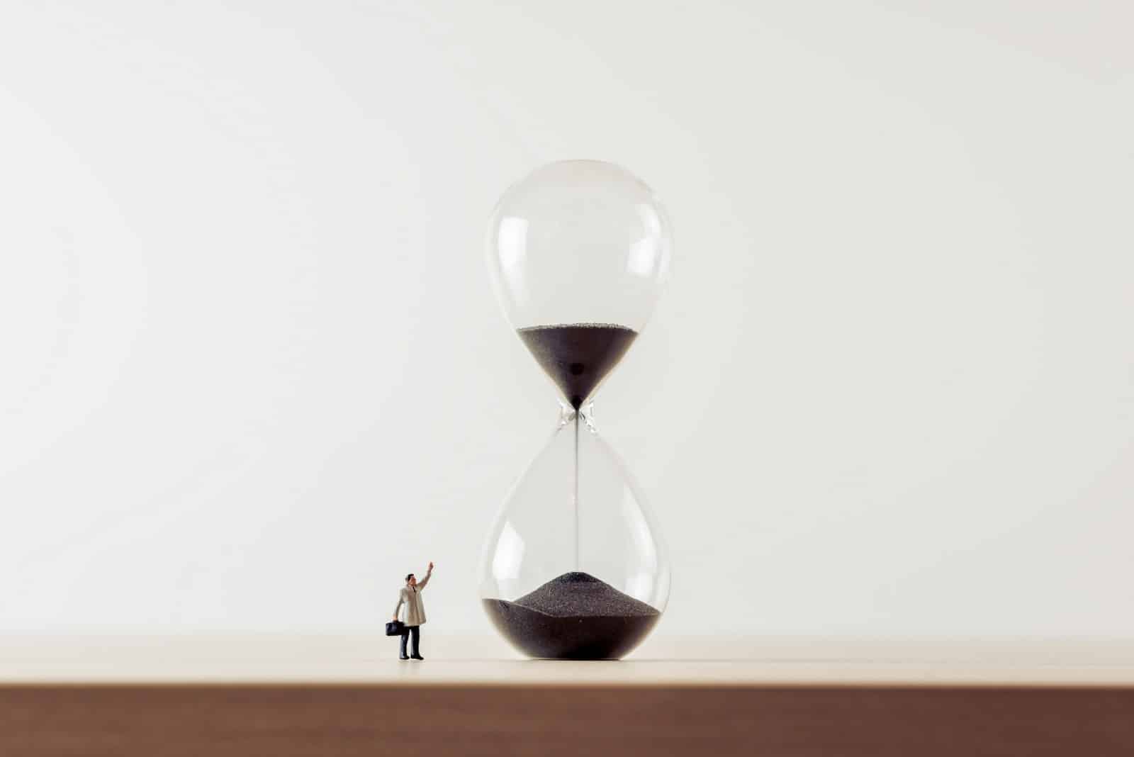 hourglass biological aging clock man_1600x1068 hourglass biological aging clock little man